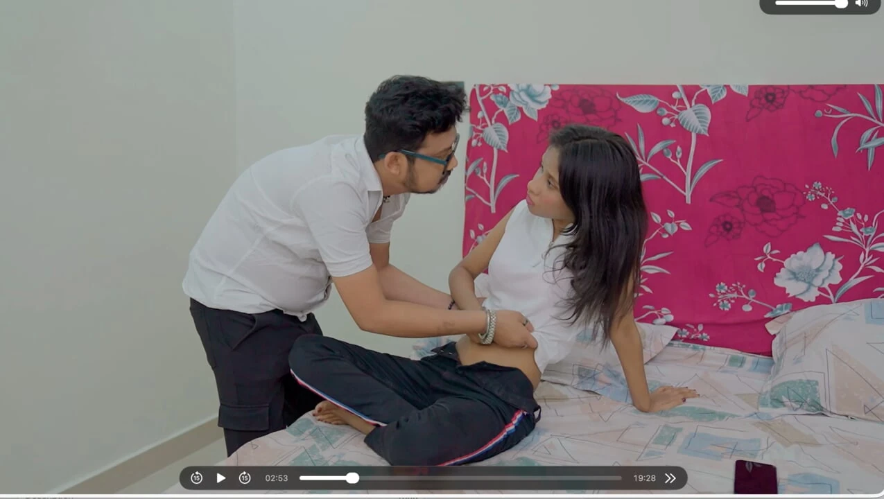 18+ Indian Girl ko family doctor Ne Ghar par akela Dekha kiya sex Clear Hindi Audio