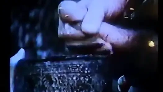 Büyük memeli zinde zenci sürtük amını siyah yarakla siktiriyor