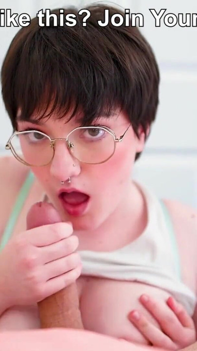 ¿Puedes explicar cómo funciona el sexo anal? Nerd Kitty Kunt y Rick Duro en YoungBusty | Clip 1