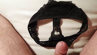 Quick cum on small and smelling panties