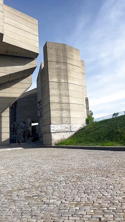 Sex sovětského monumentu s anální babičkou