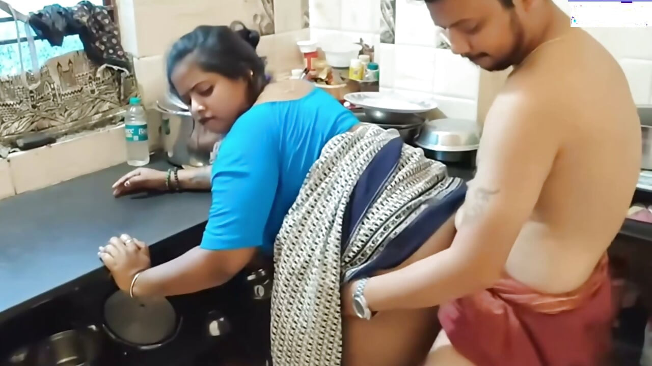 Chachi ke bade bade dodh dekh kar jabbar dasti ghori bna kar pela