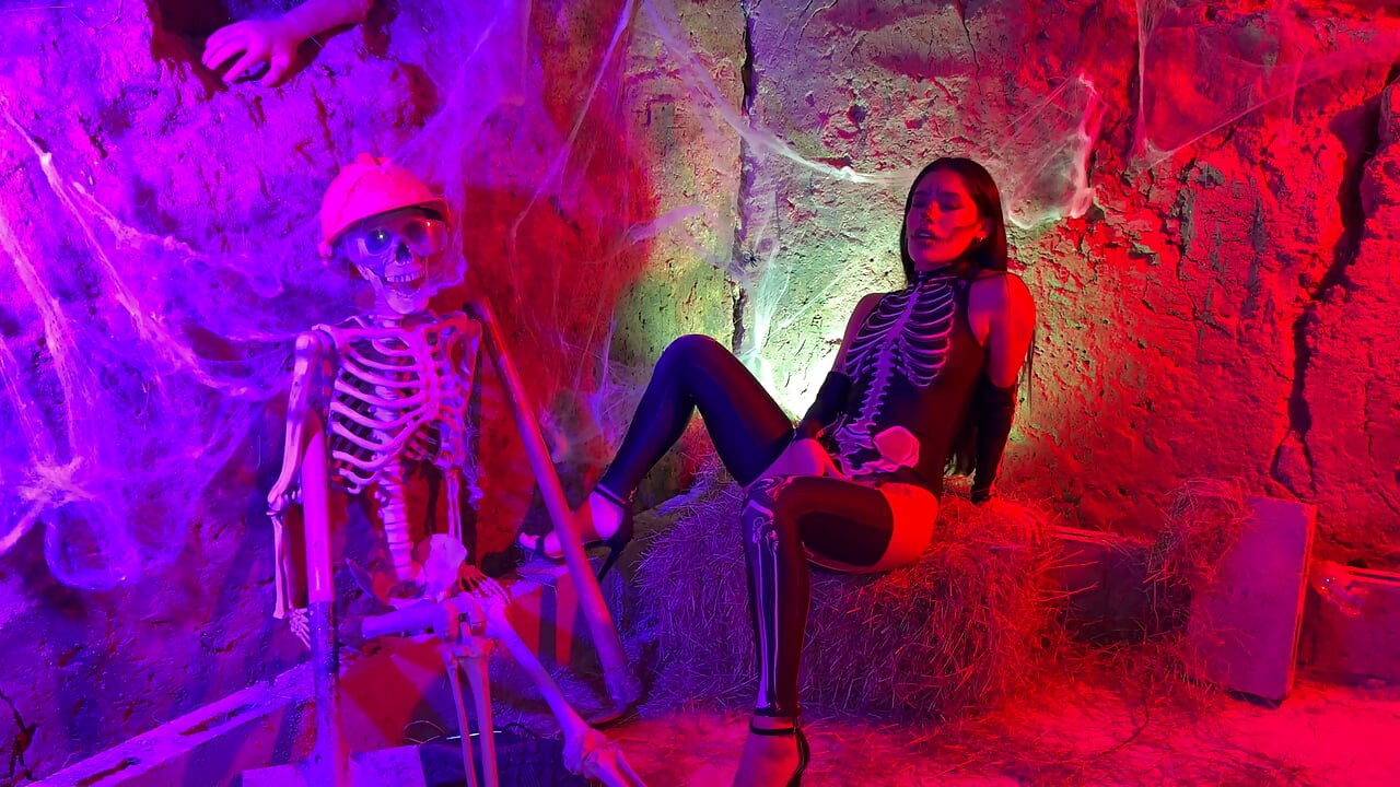 Petite Colombian woman gets aroused upon seeing a skeleton on Halloween night - Carolina Guerrero