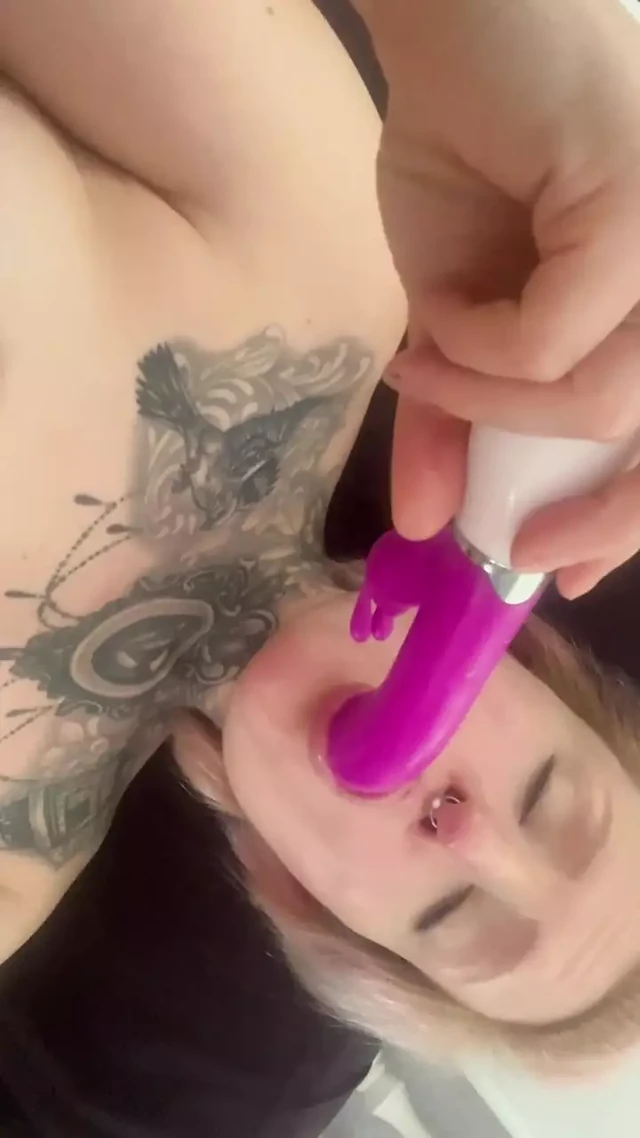 Horny MILF masturbates and fingers her tight ass