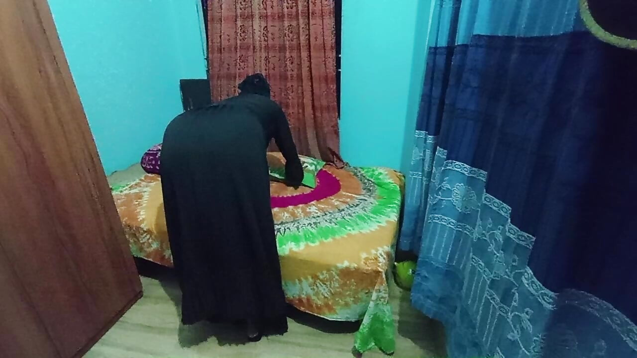 Caliente madrastra del pueblo mostrando Gran culo xxx Enorme