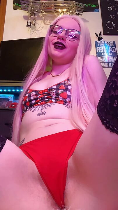 GOTH HOMEWRECKING SLUT ΜΕ ΚΟΚΚΙΝΟ ΣΛΙΠΑΚΙ ΣΕ ΚΑΝΕΙ ΝΑ ΧΥΣΕΙΣ JOI