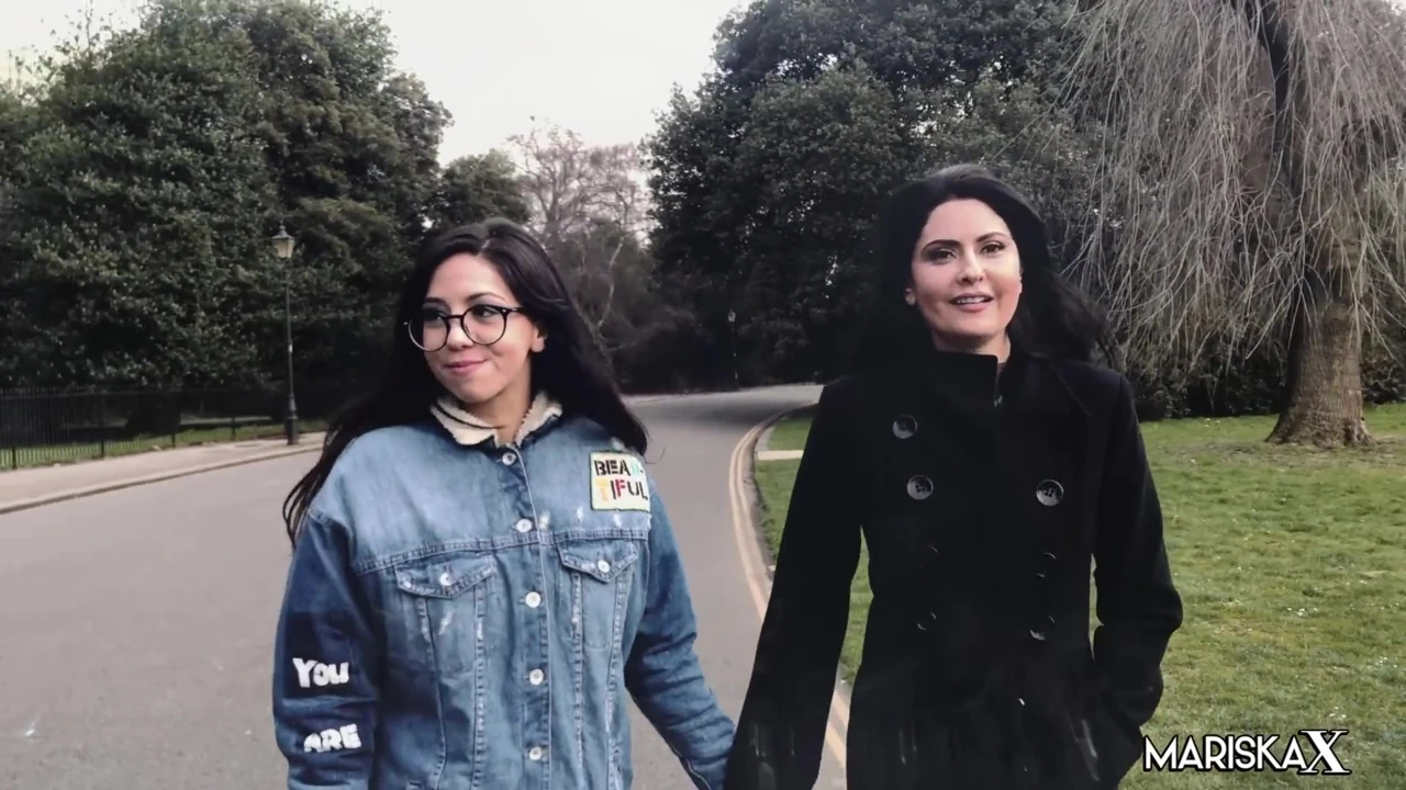 MARISKAX Mariska and Julia VS Giulia and Mackenzie