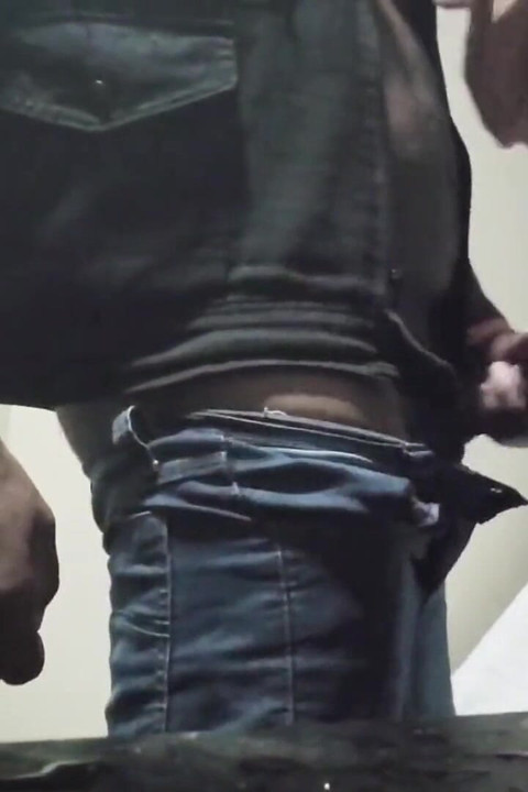 保安和他的鸭子躲起来