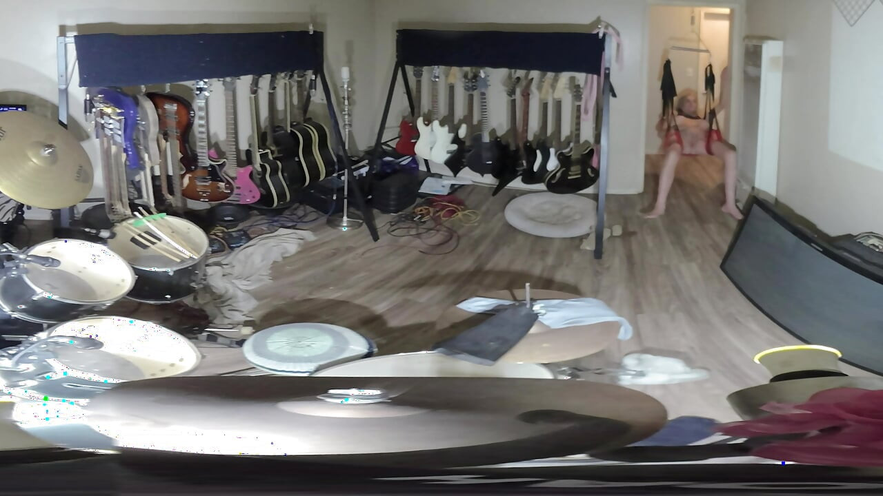 Lizzy yum sd aralık 2025 sahne arkasında post op transeksüel salıncakta mastürbasyon yapıyor