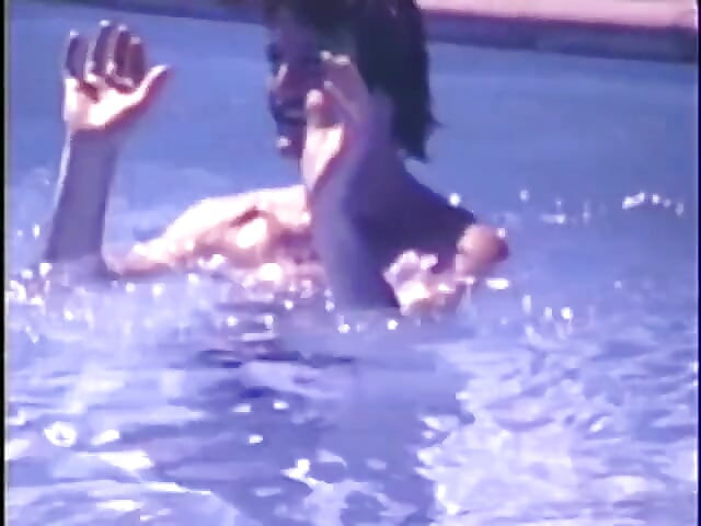 Orgie interrasială în aer liber, la piscină