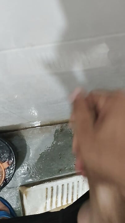 18 year old boy big lund masturbation in bathroom nude lund sperm