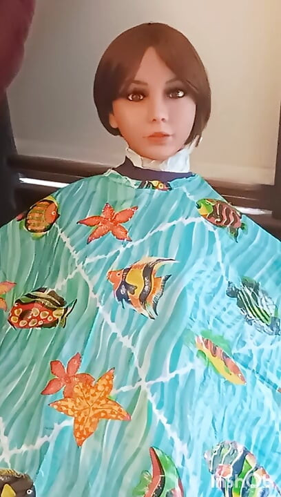 Lindsey shampoo cape show