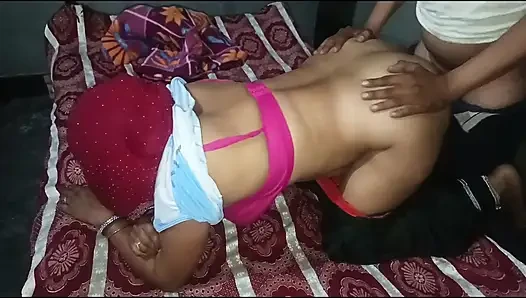 Genç Hintli Desi Köylü Üvey Kız Kardeş Net Hintçe Ses Kaydında Üvey Erkek Kardeşiyle Sert Sakso Çekmeye Çalışıyor