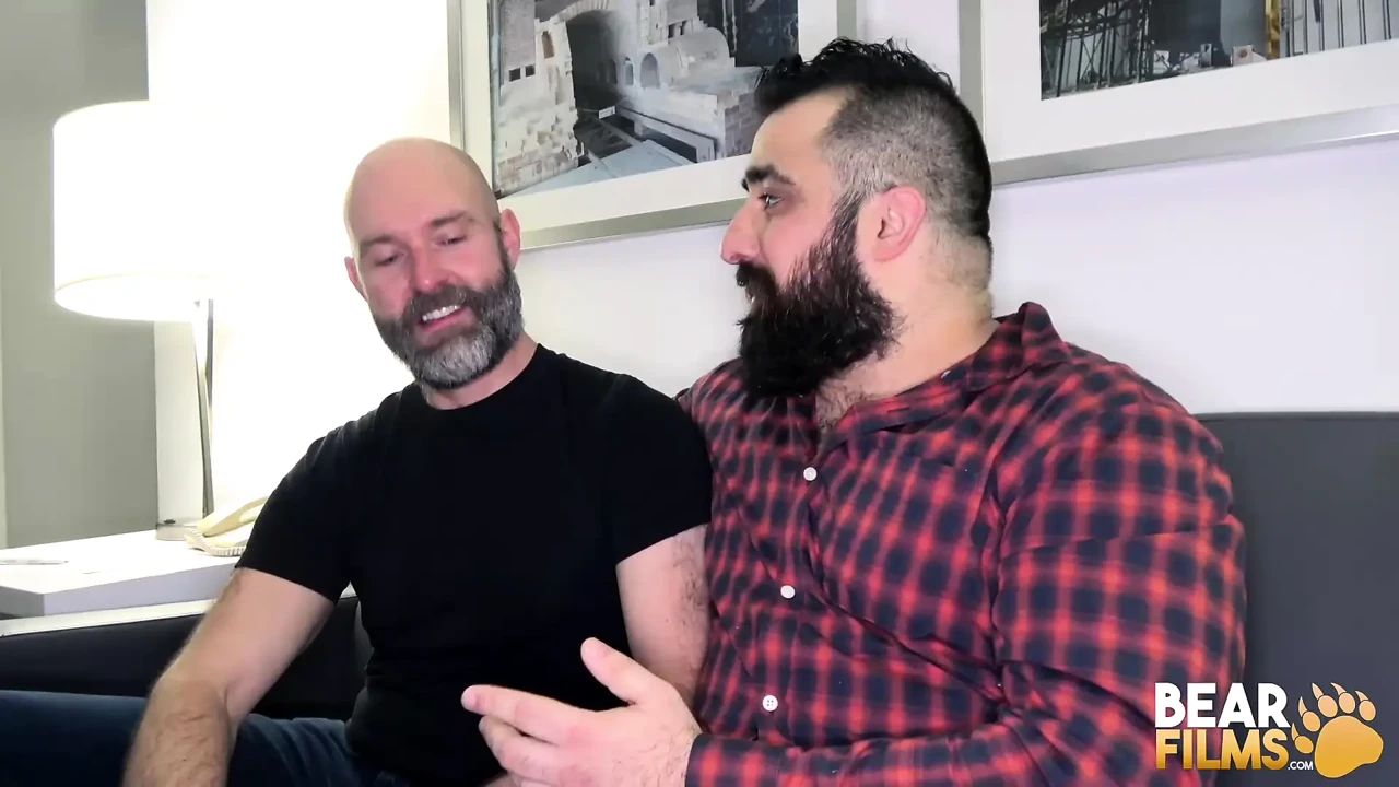 BEARFILMS 裸露的流浪者乱搞蓝色高跟鞋紧致的菊花