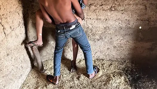 Kakak ipar desa mesra-mesraan di luar ruangan xxx
