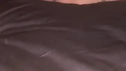 Er füllt meine muschi mit so viel sperma, dass mein arsch runter läuft