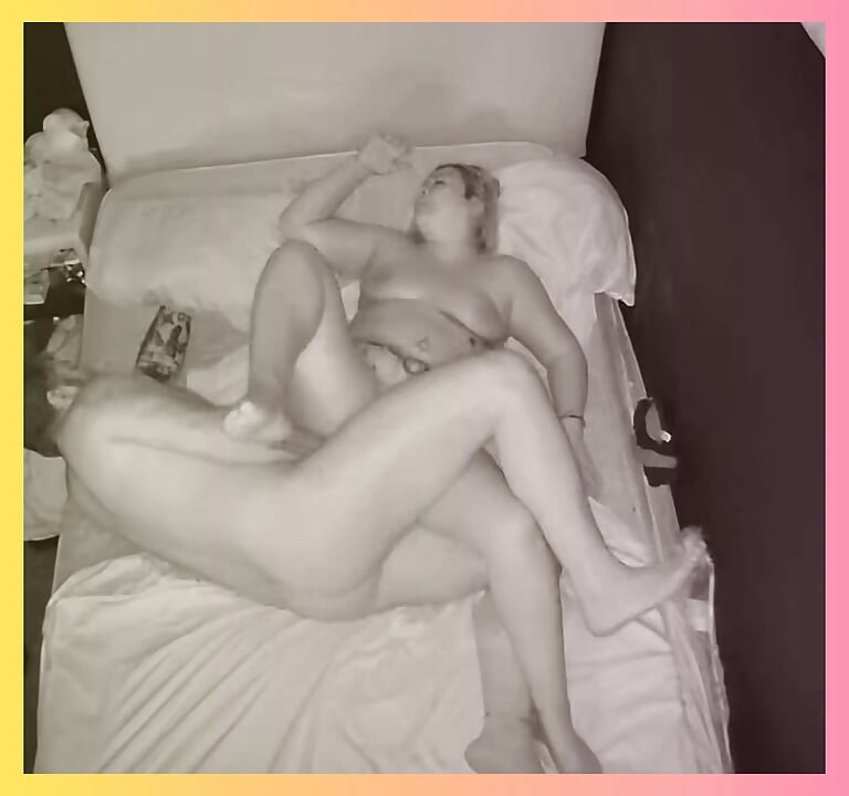 PUCHIS - MATURĂ LATINO CU SEX ORAL ȘI ANAL FACE SEX ANAL