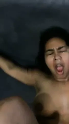Isteri panas berkongkek