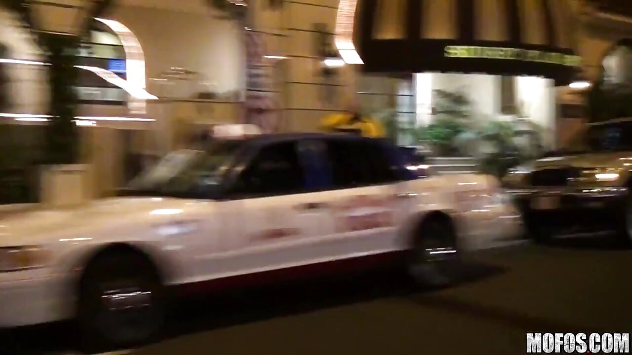 Prawdziwa dziwka Party - Blonde Nicole i Danica Podnieść się na bałagan na zewnątrz 3some i twarzy po dzikiej jeździe samochodem