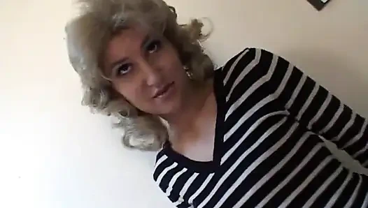 Lina pertama kali bugil