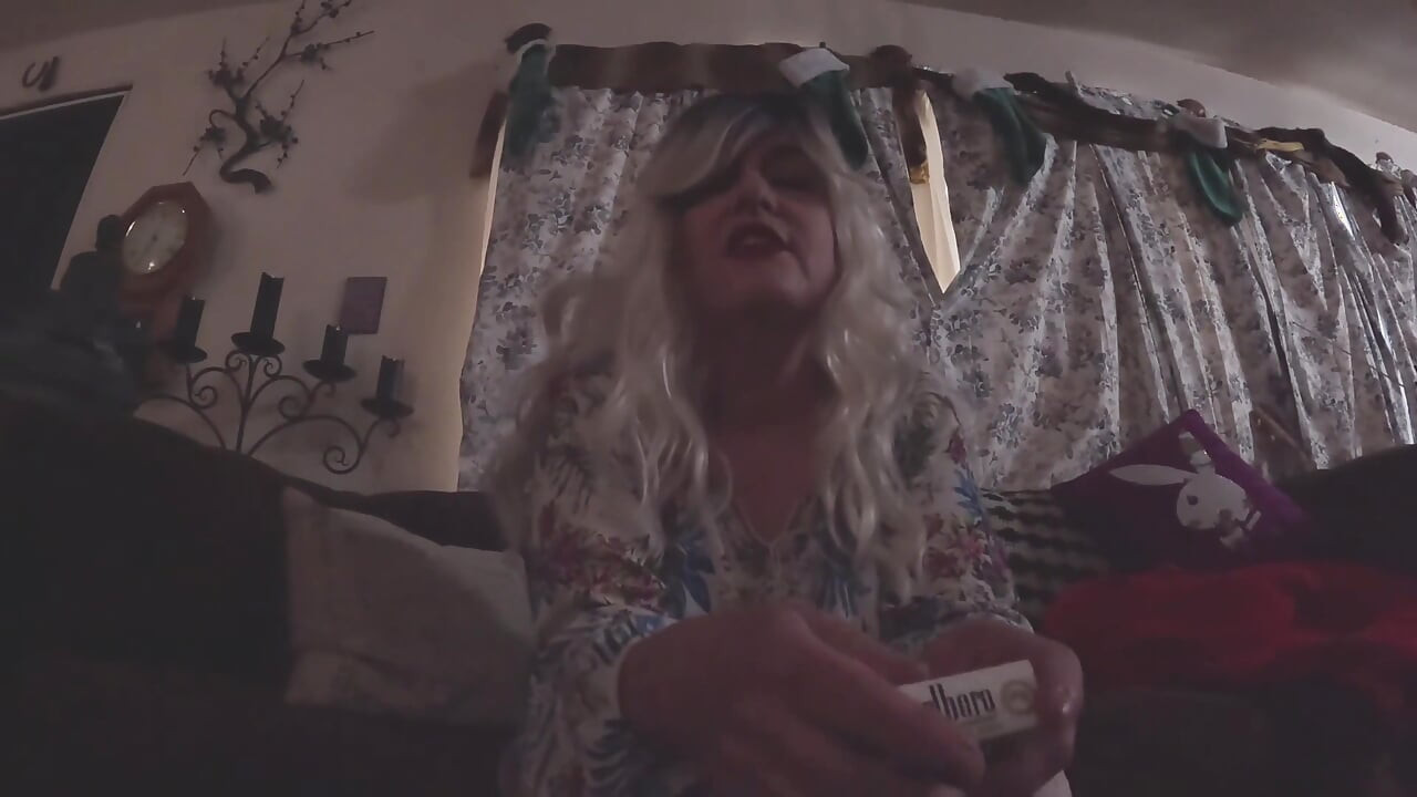 Cheryl'in sigara molası yarağını düşünüyor