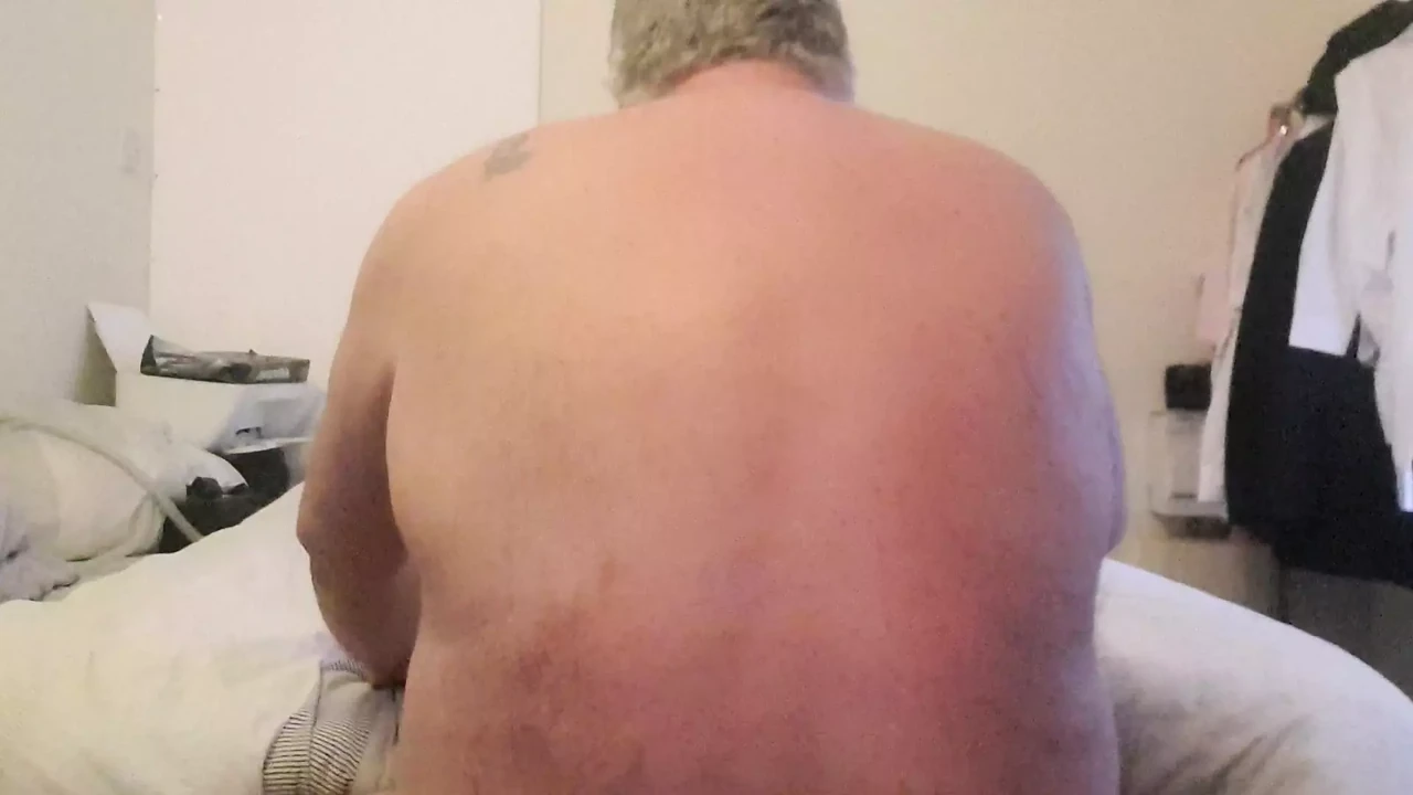I want all my subscribers to cum on my back