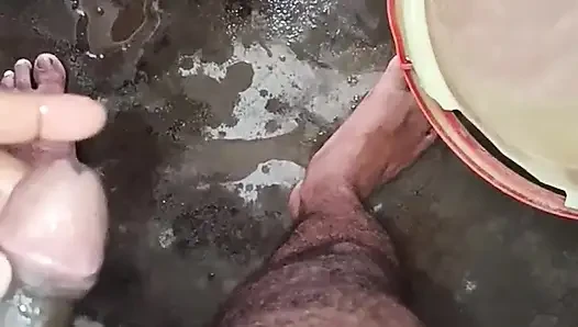 Banyo odasında oral seks keyfi
