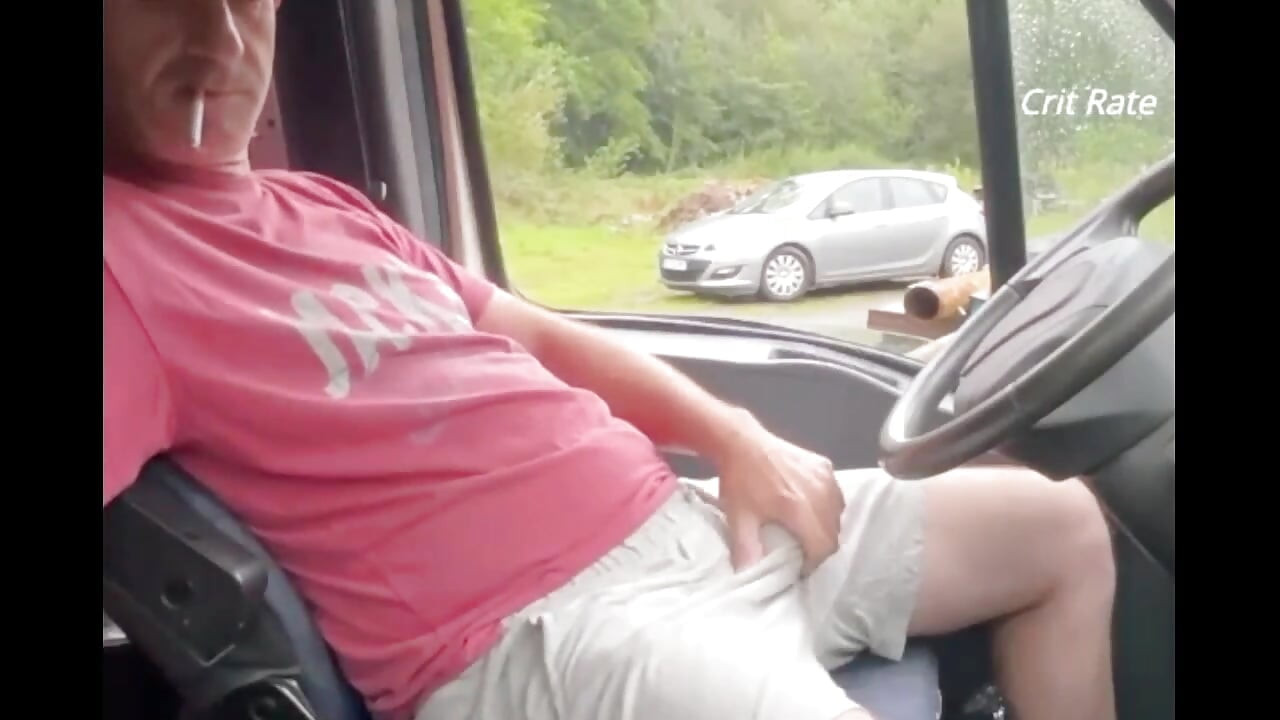 Într-o parcare de camioane găsesc o pulă super mare