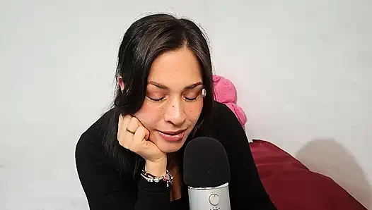 Asmr kiss, kulaklarını ısırıyor ve okşuyor
