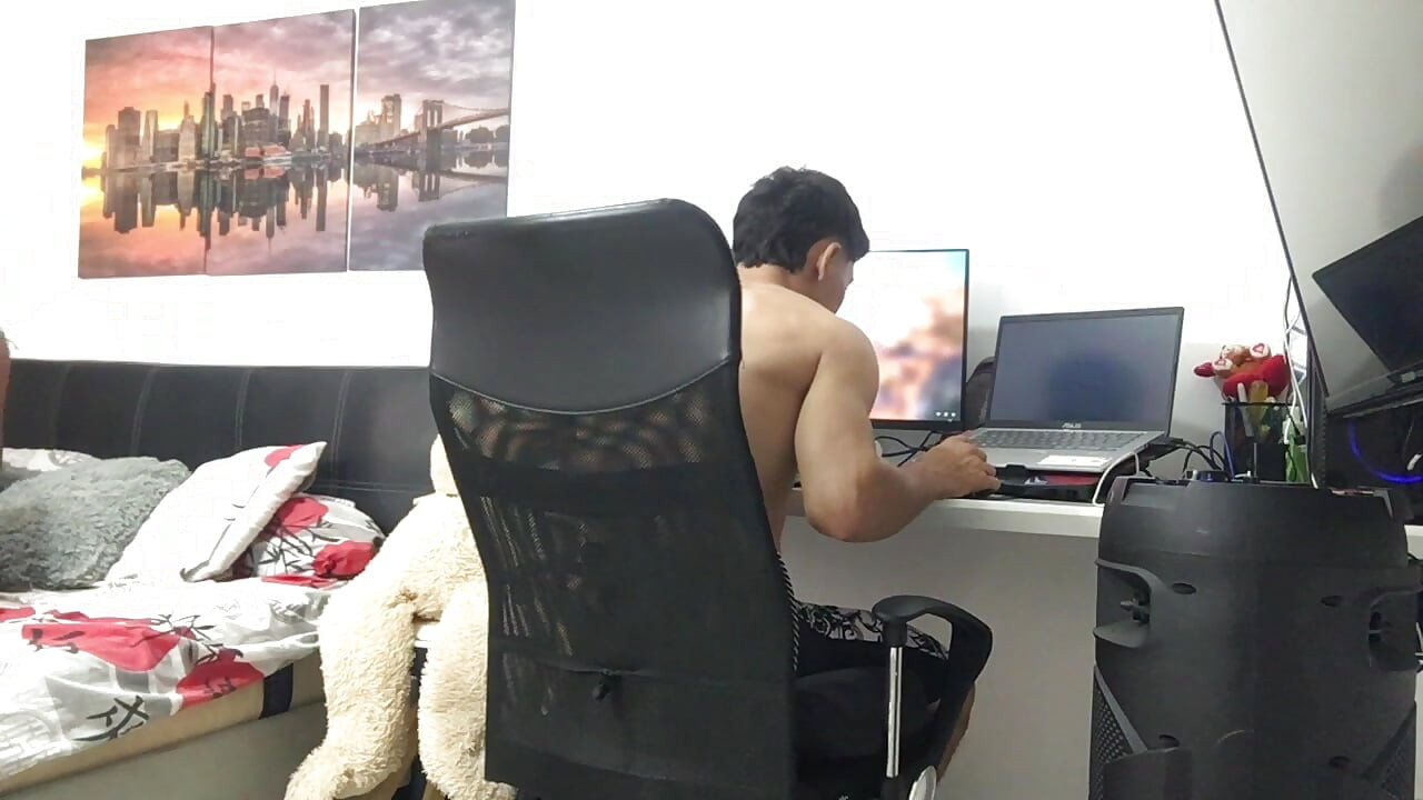 أنيك جارتي حتى أصل إلى النشوة.