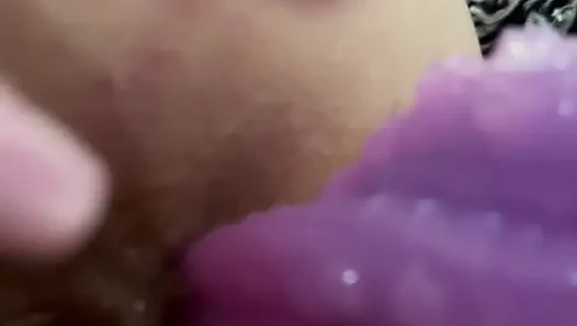 Yeni yapay penisine biniyor