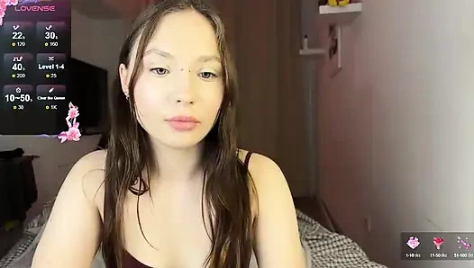 JUNGER ROSIE-SAFT ZERSTÖRT IHRE MUSCHI UND BEKAM EINEN ORGASMUS