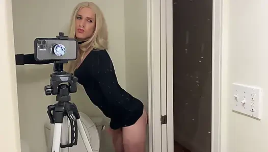 Ateşli travesti dildoyla sikiliyor