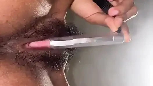 Lagi asik mainin memek berbuluku