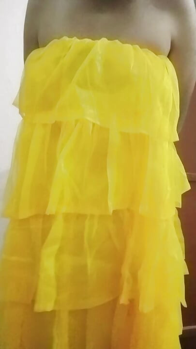 Indian Gay Crossdresser Gaurisissy xxx sex în galben Lehenga