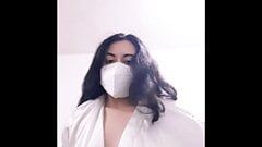8.21 Mujer madura se masturba en video y tiene varios orgasmos.
