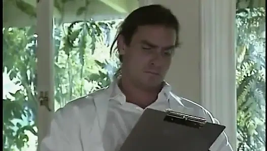 Memek cewek sange rambut pirang ini dientot habis-habisan dan dicrot di dalam sama cowok berondong