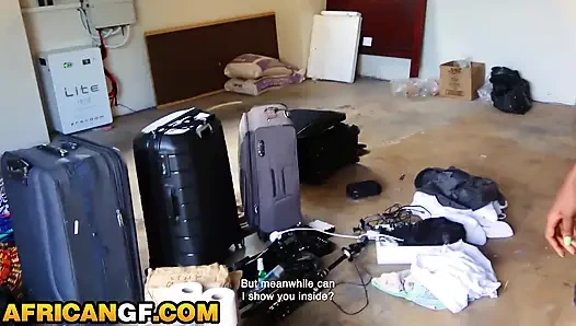 Тугую чернокожую риэлторку грубо отшпилил большой член американский клиент в домашнем туре