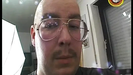 Hinter Deutschen Türen Wird Fleißig Gefickt - Kompletter Film