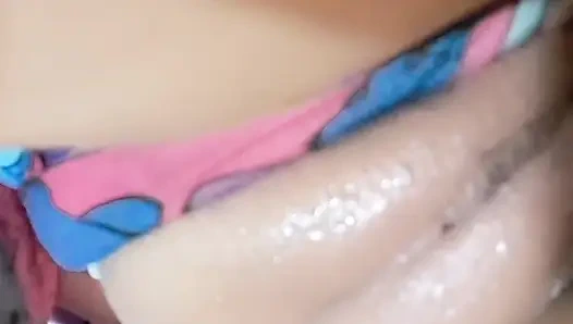 Я открыл киску кулаком и застонал от большого удовольствия