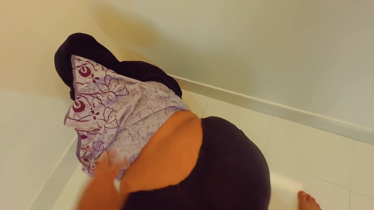 I Fucked Arab Real Maid in Saudi Arabia - Huge Boobs & Big Ass