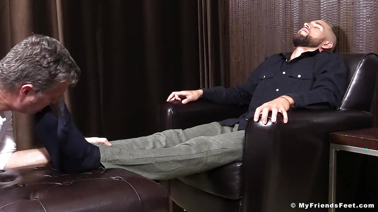 Bearded Stud Tino Gets Foot Worshiped
