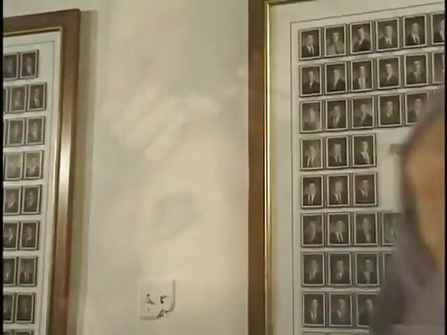 1 학년 학생 Mazzie Paige는 캠퍼스 파티를 공회전하는 힘든 전화를 통과해야합니다.