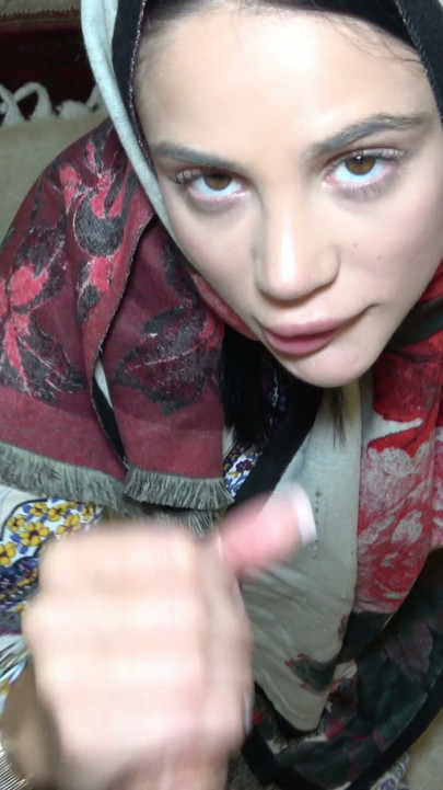 Hijab Stepsister Wants Sex When She Is Alone With Older Stepbrother | Clip 1