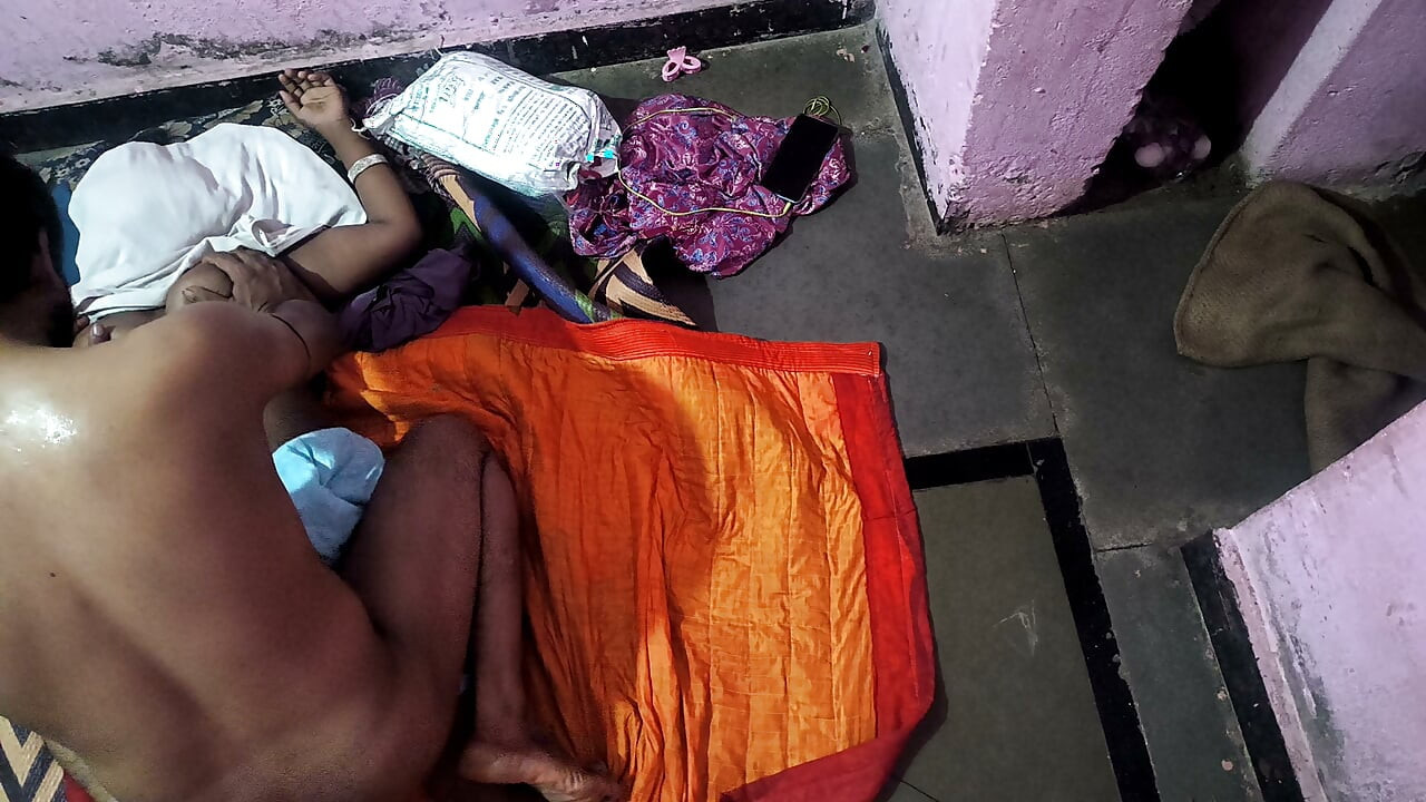 Baap ne sauteli beti ko jabbardasti chod diya