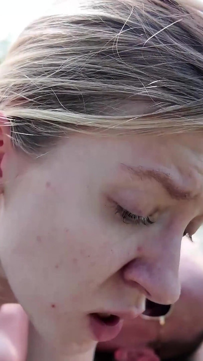 On nous regarde pendant une sodomie en public