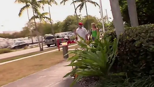 Sarışın çılgın kaltak için büyük büyük dev bir canavar yarak