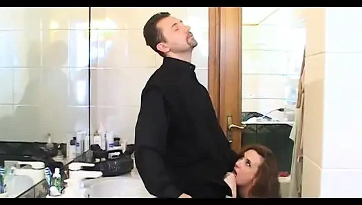 Büyük yarak Steve kıllı amcıklı banyoda üçlü sekse bayılıyor