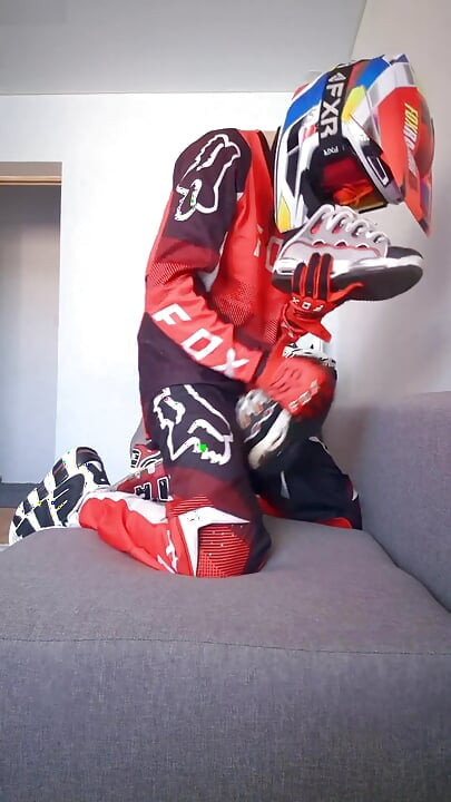 Aku ngentot memek mxgear dan ngentot sepatu kenyal osirisku