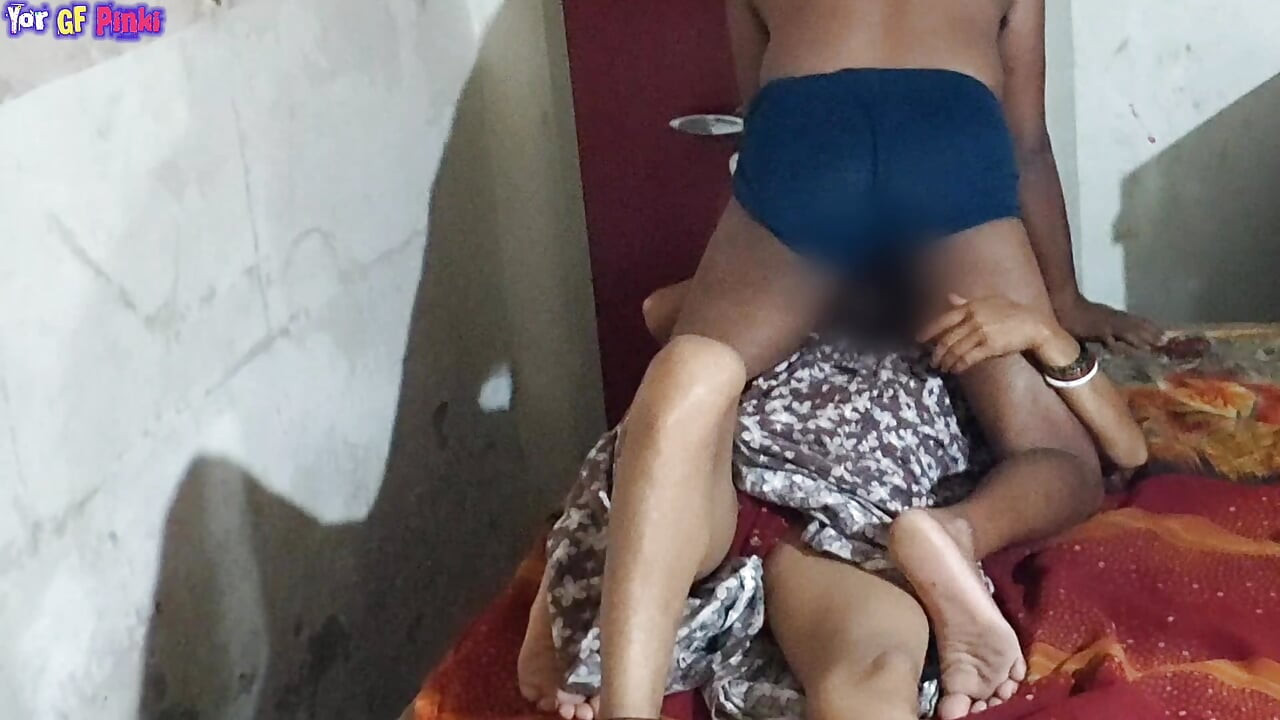 Desi indisk 18y gammel stesøster Første gang Sex Stram fitteknulling. På hindi lyd